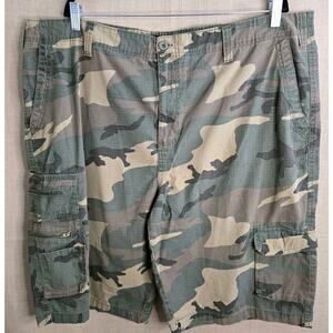 Beverly Hills Polo Club Camo Cargo Shorts Men's Size 44 Brown Green Utility